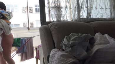 اومد دنبالمون، سریع کار خونه رو تموم کردم، گفتم دارم تمیز می کنم hot irani wife milf Tehran