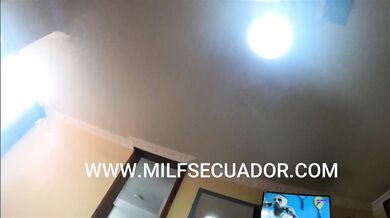 Voy a ver a mi amante de 18 años mientras mi esposo se queda en casa, regreso con semen en el culo