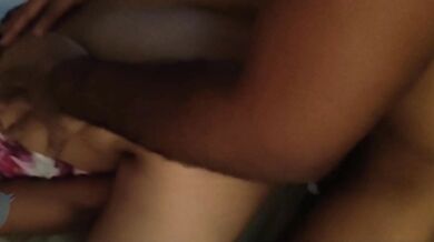 Han knullar mig medan jag tittar på hentai.